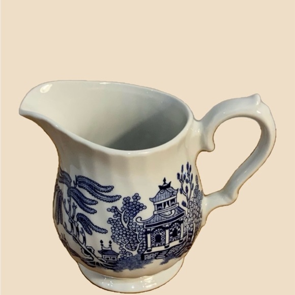 Blue Willow Style Creamer - Picture 1 of 16
